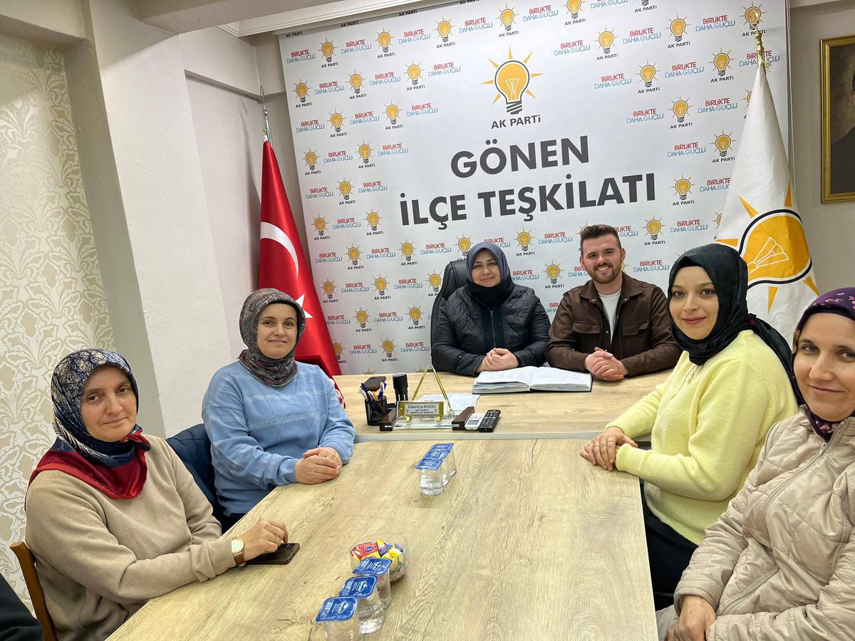akkadingonen10_'s tweet photo. Haftalık olağan toplantımızı İlçe Kadın Kolları Başkanımız @demirpervin10 riyasetinde gerçekleştirdik.
Bizlere ziyarette bulunan kıymetli kardeşim Gençlik kolları başkanım Fatih Orhan’a nazik ziyareti için teşekkür ediyoruz…
#AkPartiGönen
#AkKadınGönen
#AkGençlikGönen https://t.co/Ceqgtz9txd