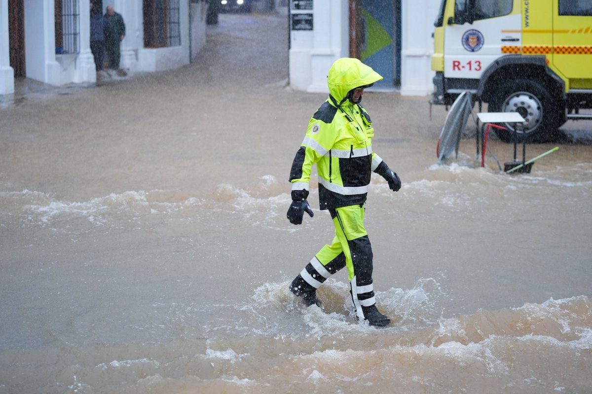 indexhu's tweet image. Több ezer embert kellett evakuálni a dél-spanyolországi Andalúziában a Leonardi viharral érkező heves esőzések miatt.

További képek:
index.hu/galeria/index/…

Fotó: Europa Press News / Getty Images Hungary

#Spain #raining #flood #indexhu