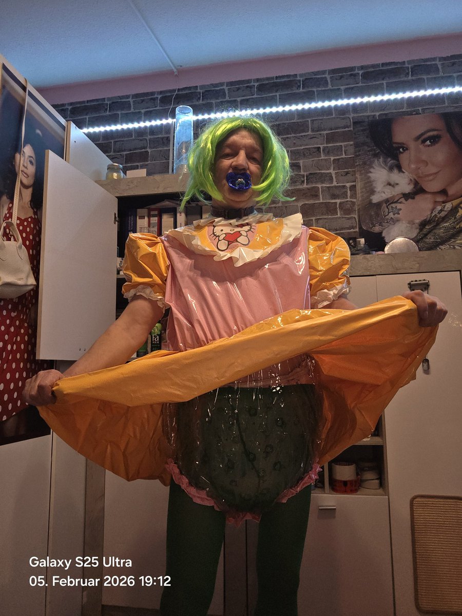 Windelsklave,MonikaEigentum von Herrin @AthMinerva tweet media