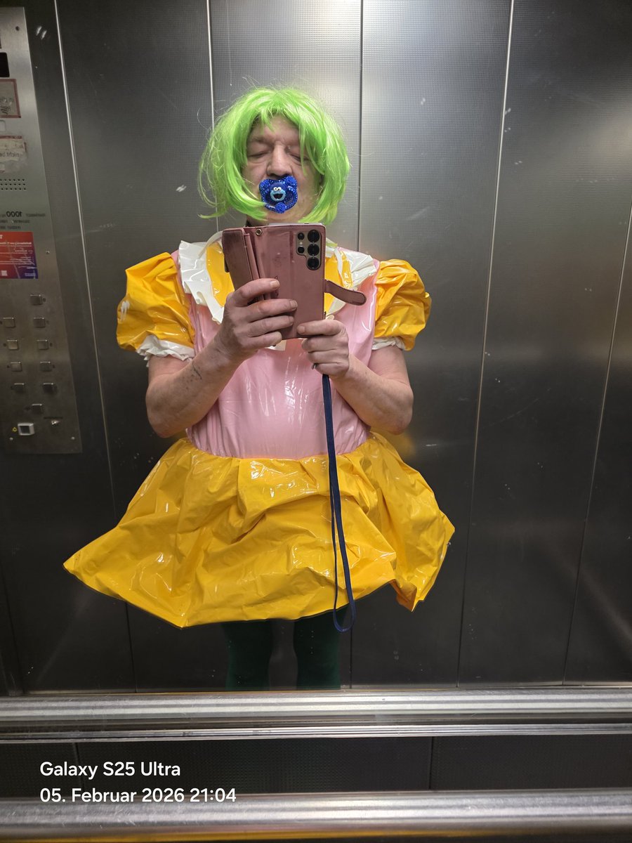 Windelsklave,MonikaEigentum von Herrin @AthMinerva tweet media