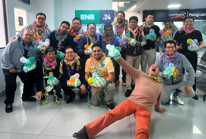 pukacosa's tweet photo. #Compadres Uno de los cumpas soy yo... https://t.co/3XyG7yD69h