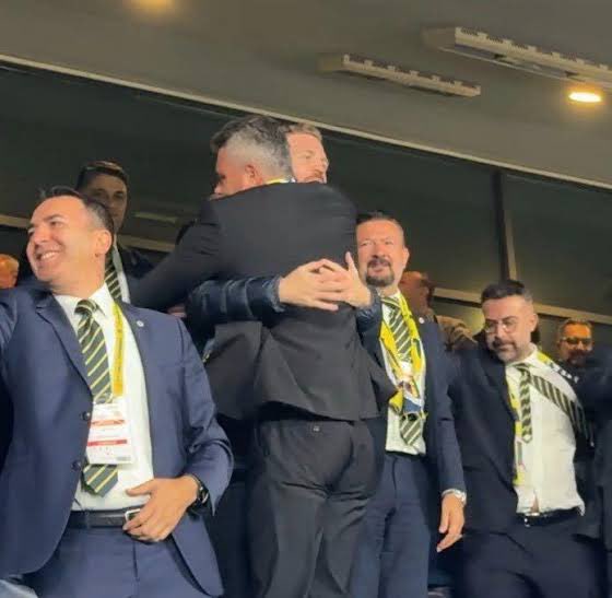 Planlama: Yok.
B planı: Yok.
Para: Var.
Forvet: Yok.
Fred: Gitmiyor.
Taraftar: Sabır taşı.

24 saat sonra o uçak inmezse, Saran ve yönetimi için geri sayım değil, bitiş çizgisi başlar. Şaka bitti, sabır bitti. #BahaneYokFenereForvet