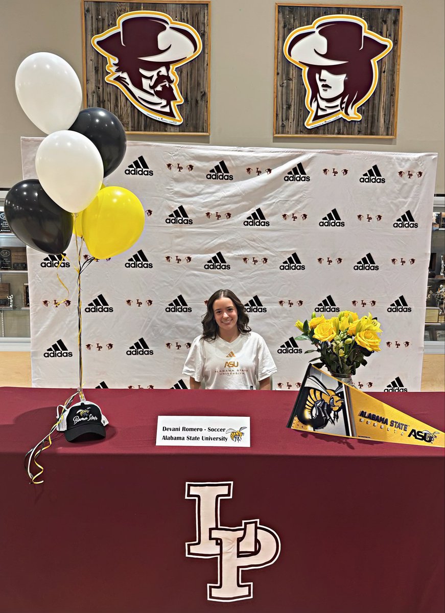 rockrx1979's tweet photo. She’s @devani_romero_ officially a hornet! @BamaStateWSC 🐝💛🖤🤍 so proud! https://t.co/N2lhP9A1Hs