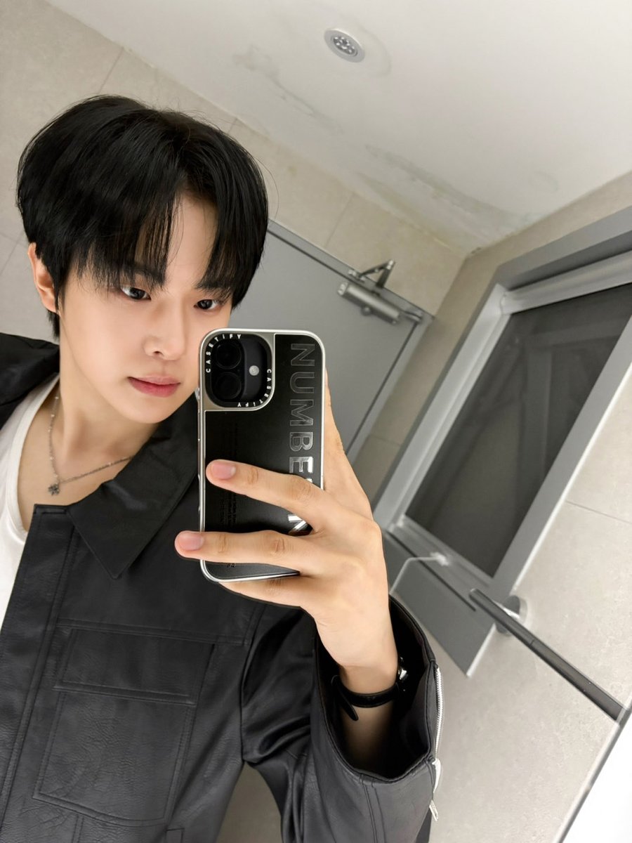 NewBeat_twt's tweet photo. [#박민석]

나 추위 모른다🥶 https://t.co/MivZniULAn