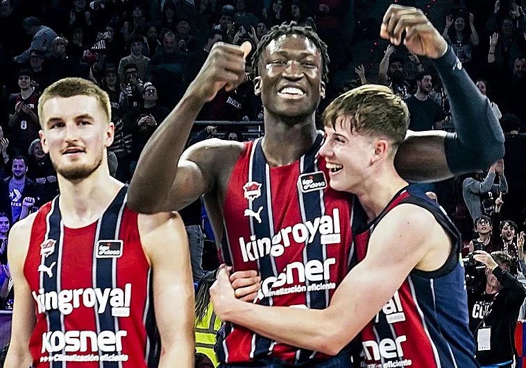 TodoGolesRadio's tweet photo. #SORTE🏀 Tenemos entradas dobles 🎫🎫 para el choque que se recupera de la J10 de la @ACBCOM entre el @GranCanariaCB y el @Baskonia (domingo, 17h, @GCArenaOficial) 

Para participar, sigue a @TodoGolesRadio📻 y retuitea esta publicación. ¡Mucha suerte! 🍀 https://t.co/sCN6Htzfi2