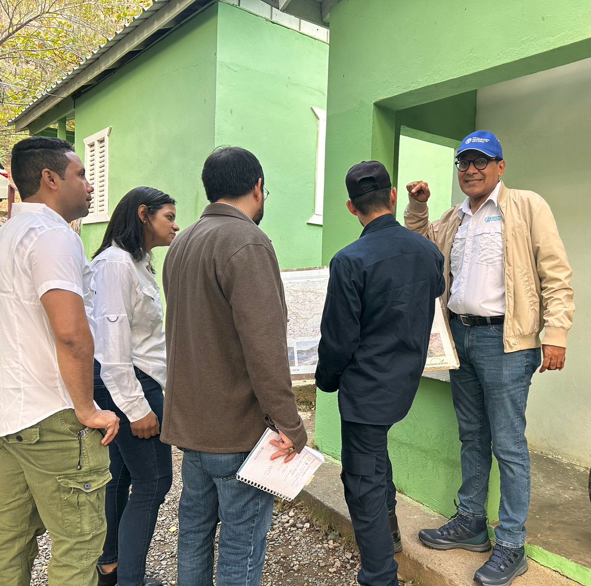 faodominicana's tweet photo. 🌱 Dos días en las subcuencas Mao y Guayubín: diálogo con comités comunitarios para el Plan de Partes Interesadas y recorrido con productores locales. 
Avanzamos en Adaptación basada en Ecosistemas para proteger agua, medios de vida y resiliencia en zonas áridas de 🇩🇴.
@BCIE_Org https://t.co/ajdkn6cAnn