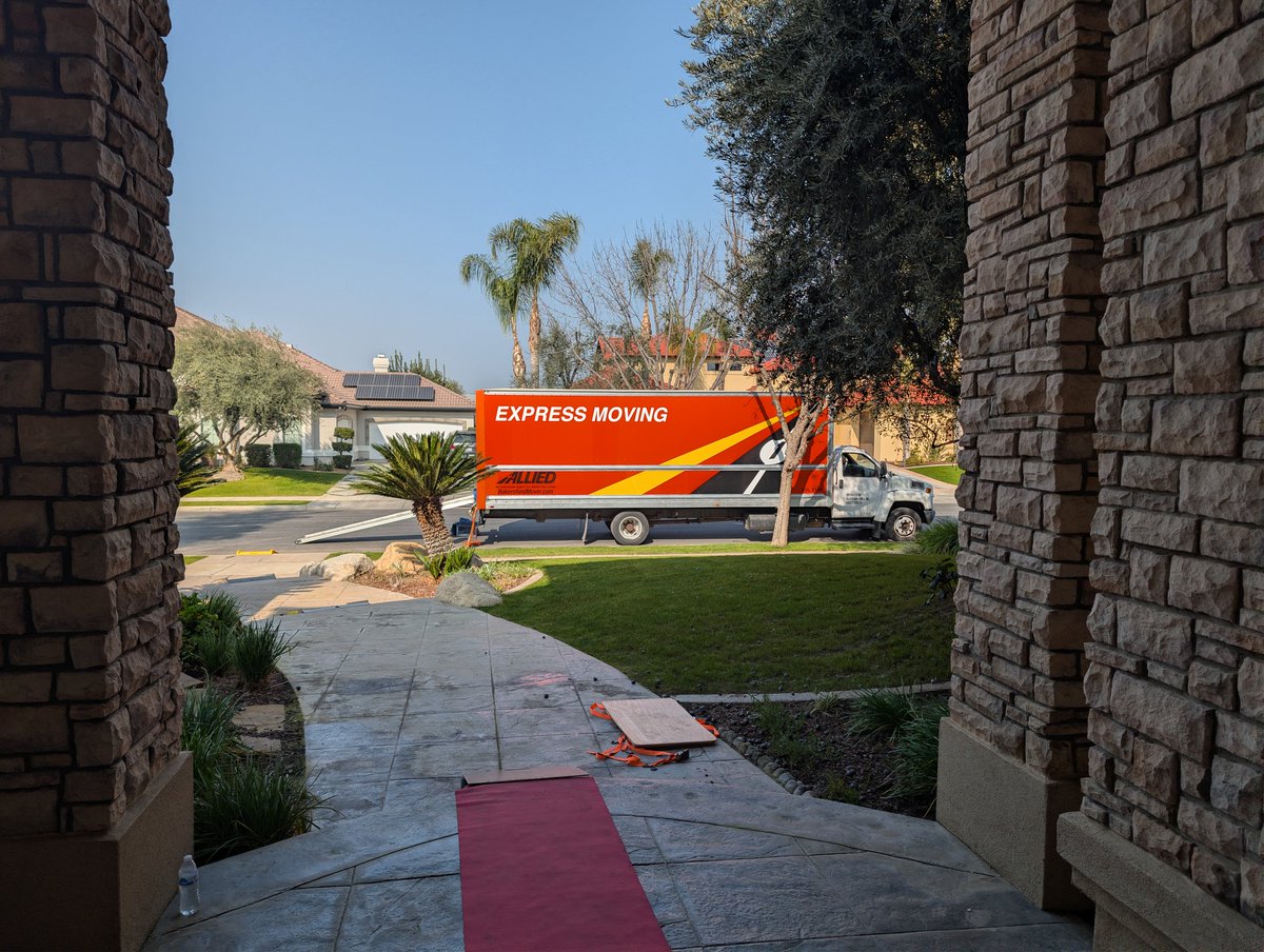 ExpressMovingCA's tweet photo. Need an affordable moving company in Bakersfield? 🚚 Express Moving and Storage offers professional packing, secure storage, and expert furniture movers. Local or long-distance, we’re the Bakersfield moving company you trust! 📦  
​#Bakersfield #Movers #Moving #BakersfieldCA https://t.co/7SFD4Wy01J