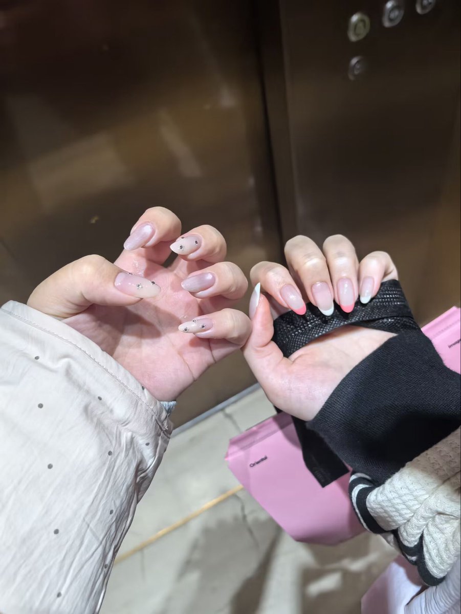 LMaze2023's tweet photo. 很美妙的美甲💅 https://t.co/UuwEGWgpD1