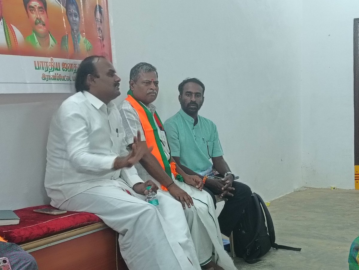 BjpRpt18144's tweet photo. ராணிப்பேட்டை மாவட்ட மகளிர் அணி ஆலோசனை கூட்டம்.

https://t.co/daRSHtIeRv https://t.co/Uv6MnSKMyE