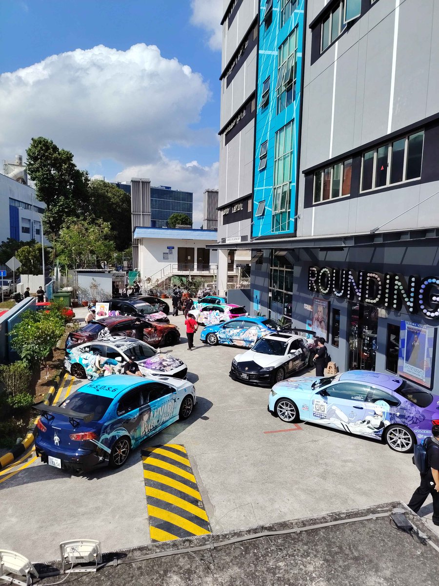 _zuluvrc's tweet photo. Recently I unexpectedly met VRChat friends in real life from an ita-car event. Thanks for coming!

@cuiebu
@NONNON_VRC 
@falbere 
SilverRhine https://t.co/VeX5cuXk7A
