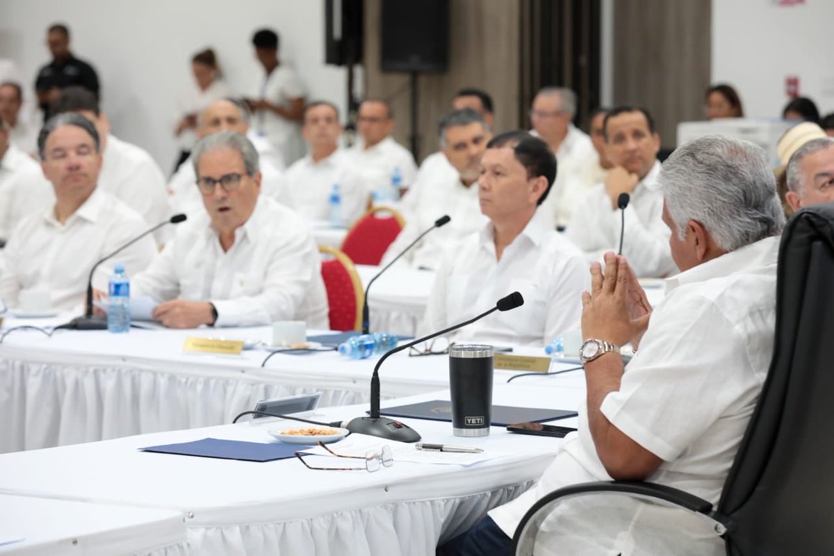 Inicia Consejo de Gabinete ampliado en Penomé en donde serán abordados diferentes temas y proyectos para este año 2026 que beneficiarán a la provincia de Coclé.
Entre alguno de los proyectos: 
- Centro de Desarrollo Sostenible Ambiental que se construye en Río Hato
- Apoyo al