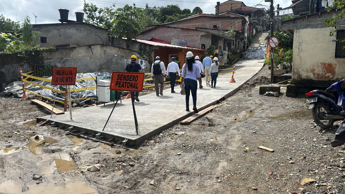 #EnImágenes |📍🏗️ Este jueves, el Fondo #TodosSomosPazcífico realizó en #Quibdó un recorrido por los frentes de obra del proyecto de acueducto y alcantarillado, que incluyó la estación de bombeo La Bombita y los sectores Minuto de Dios, Las Mercedes, La Aurora, Parque Kennedy,