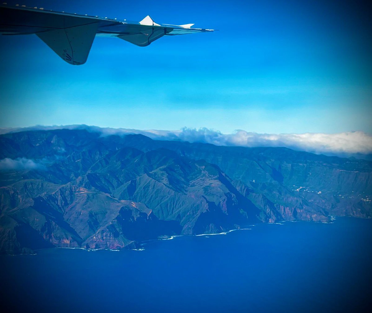 🛩️#Canarias desde el aire. 

📷 #GranCanaria, #Tenerife y #LaGomera.

😍🌿