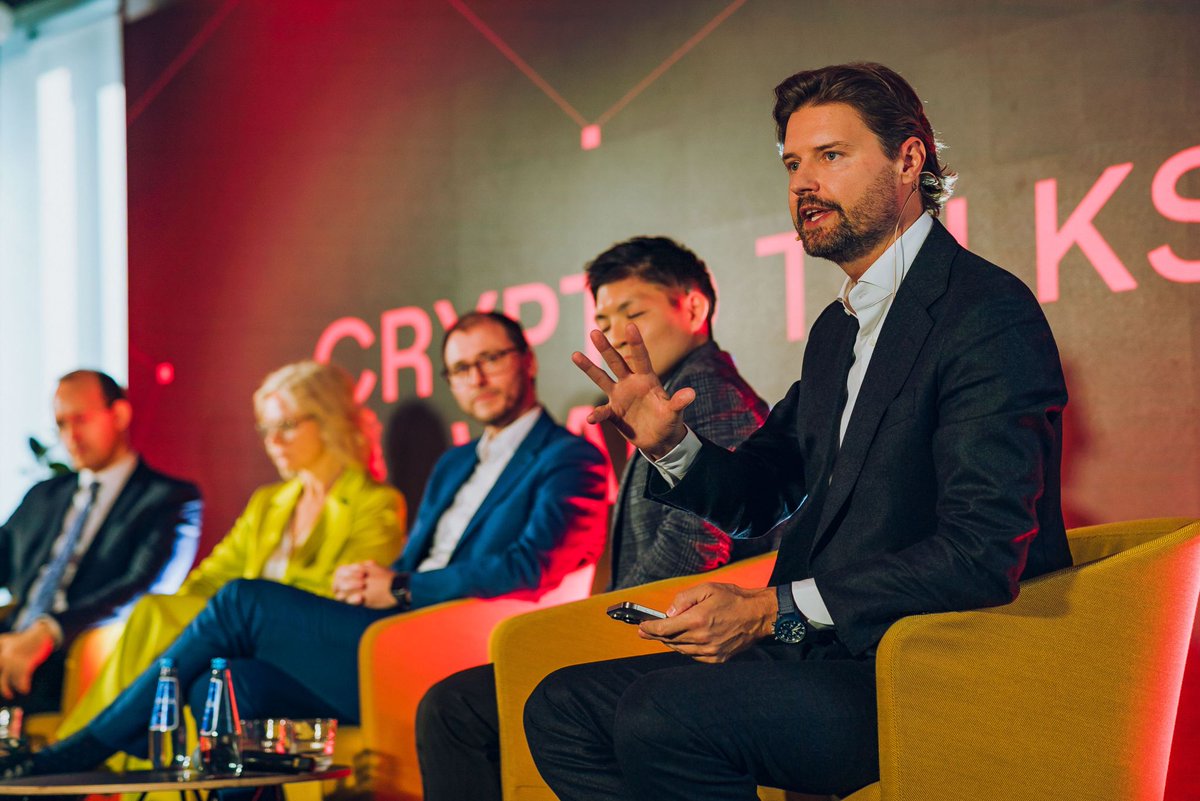 Bybit_Polish's tweet photo. Dziękujemy, Warszawa! 🇵🇱
#CryptoTalks były niezwykle owocną dyskusją o przyszłości zasobów cyfrowych w Europie.
Dziękujemy wszystkim prelegentom, regulatorom i uczestnikom za wkład. Dumni, że Mykolas Majauskas poprowadził tę kluczową rozmowę.
#BybitEU https://t.co/IEkS0o4UUU