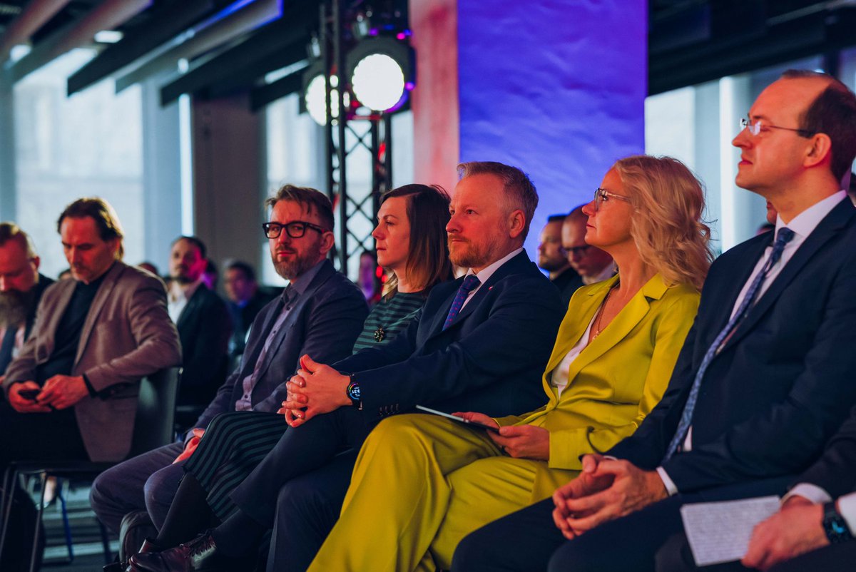 Bybit_Polish's tweet photo. Dziękujemy, Warszawa! 🇵🇱
#CryptoTalks były niezwykle owocną dyskusją o przyszłości zasobów cyfrowych w Europie.
Dziękujemy wszystkim prelegentom, regulatorom i uczestnikom za wkład. Dumni, że Mykolas Majauskas poprowadził tę kluczową rozmowę.
#BybitEU https://t.co/IEkS0o4UUU