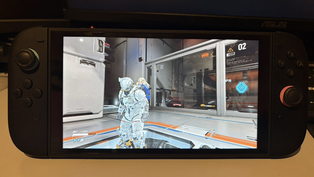 Pragmata Switch 2’de gayet iyi çalışıyor. 

Hem handheld hem de dock modunda 60fps’yi hedefliyor ve çoğunlukla 50fps civarında çalışıyor.

Grafikler özellikle dock modunda gayet başarılı. Tabii DLSS bulanıklığına katlanılacak. 

Mükemmel olmasa da Capcom gayet iyi bir iş çıkarmış