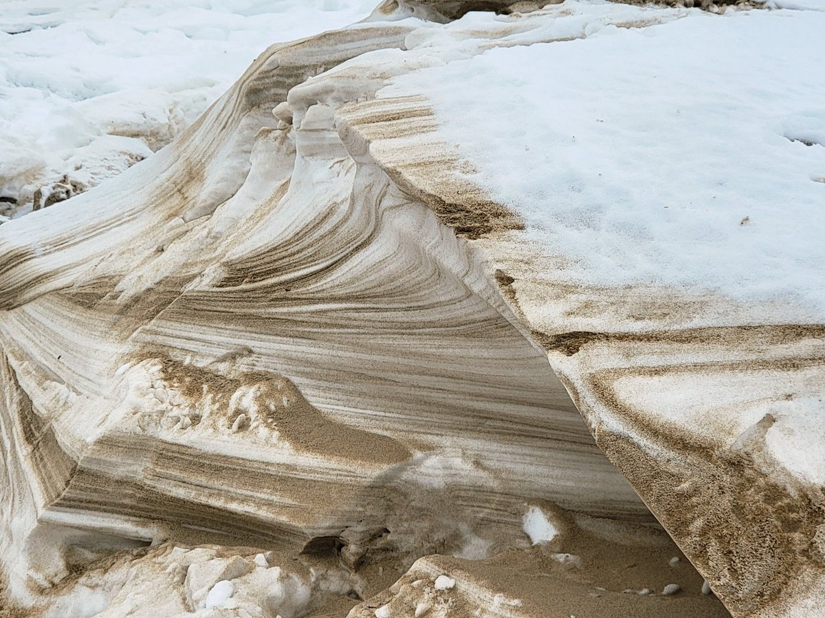 DebMannRN's tweet photo. The #GreatLakes are beautiful. Even frozen Lake Michigan is awesome. The sand mixed with the snow makes beautiful sculptures. Look at that #iceshelf (stay off!) #PureMichigan #SilverBeach So blessed! https://t.co/jWjLcCiWzj