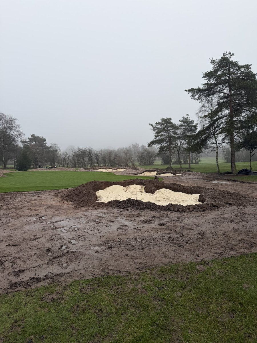 Whitemoss_BLaw's tweet photo. Few pictures from 3 bunkers we did yesterday @GreatBarrGreens and also 6 @WalmleyGC 
#bunkers #golf @BunkerMat_com https://t.co/WvRlV13qLc