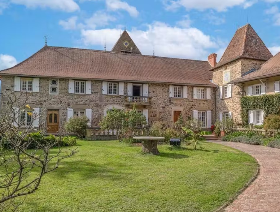 TeleMediaFr's tweet photo. #Maison Superbe maison en pierre à #Culin en Auvergne Rhône-Alpes https://t.co/fRWRmAvXRL