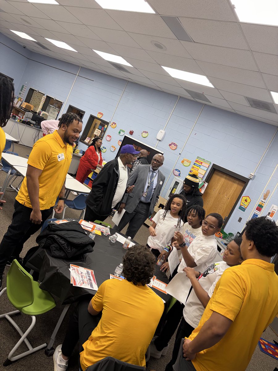 DemeriusWise's tweet photo. @GoTigers_FB Had a great time at JP Thompson elementary school in columbia sc. we read, ate and laughed definitely with the kids and even shadowed boxed ifykyk. We will be back soon Go tigers!! https://t.co/8zxgGU4tDd