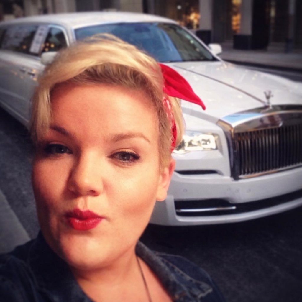 Skierowałem interpelację do Prezesa Rady Ministrów w sprawie wykorzystywania rządowej limuzyny oraz kierowcy służbowego do celów czysto partyjnych Polski 2050 w czasie pracy w Ministerstwie Kultury.

Z opisywanych w mediach zdarzeń wynika, że 2 lutego minister kultury Marta