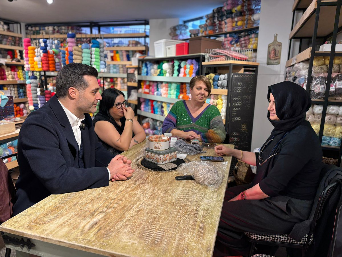 Bugün Bahçelievler Mahallemizdeyiz. Komşularımızla hemhal oluyor; esnaflarımızla, mahalle muhtarımızla, geçmiş dönemlerde teşkilatımıza emek veren kıymetli büyüklerimizle, eğitim kurumlarımızla bir araya gelerek dertlerine de sevinçlerine de ortak olmaya gayret ediyoruz. 
Her
