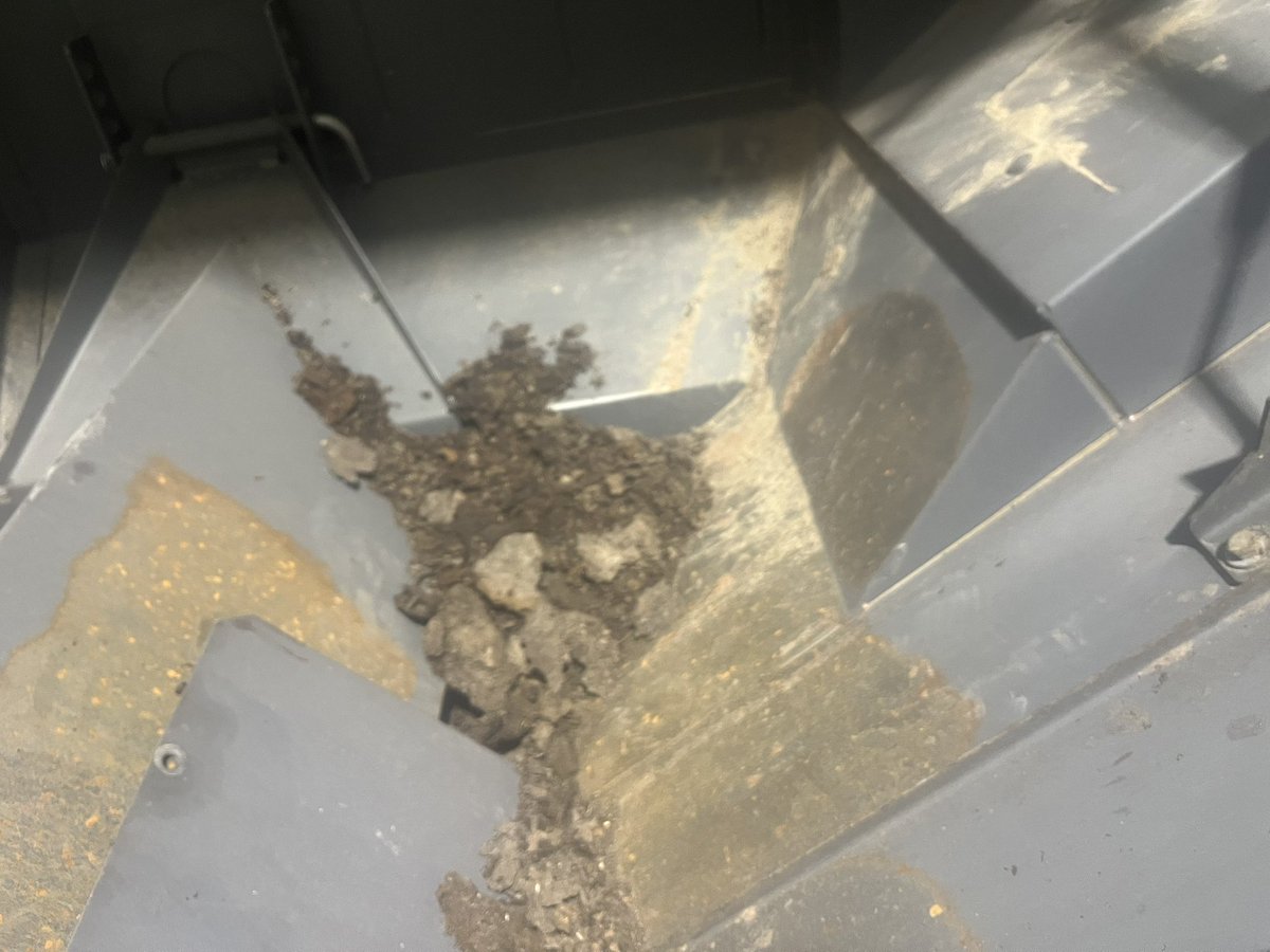 To all Claas owners. Regardless how well you think you blew your combine off, this is where your fire is gonna start. This is also where you will find all your missing sockets