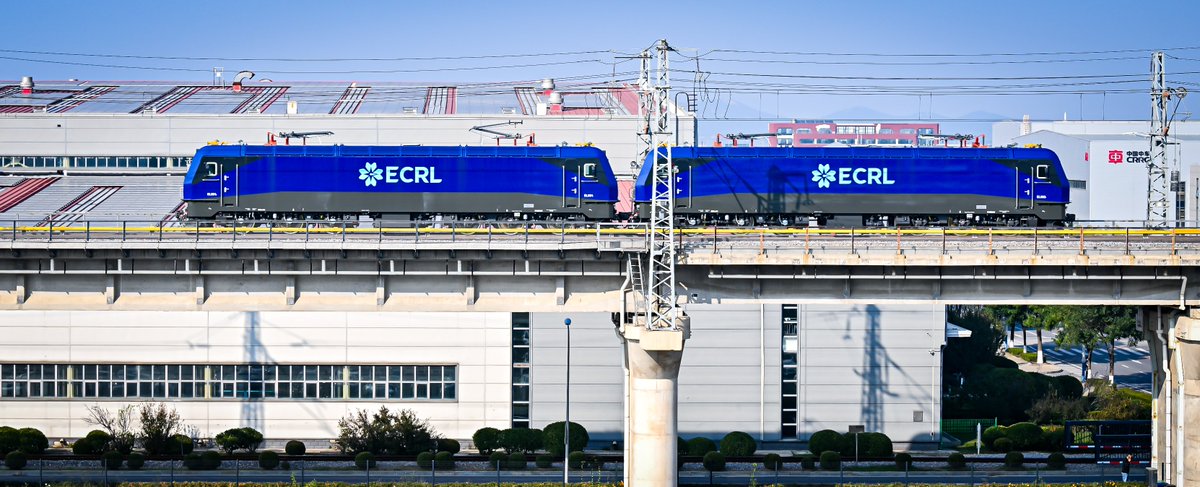 🚆 Recently, the power-concentrated EMUs and electric locomotives tailored by #CRRC Dalian Co., Ltd. for 🇲🇾 Malaysia’s East Coast Rail Link (#ECRL) rolled off the production line 🎉.
💙 The EMUs feature a blue-and-white exterior livery, with ocean-wave 🌊 graphics incorporating