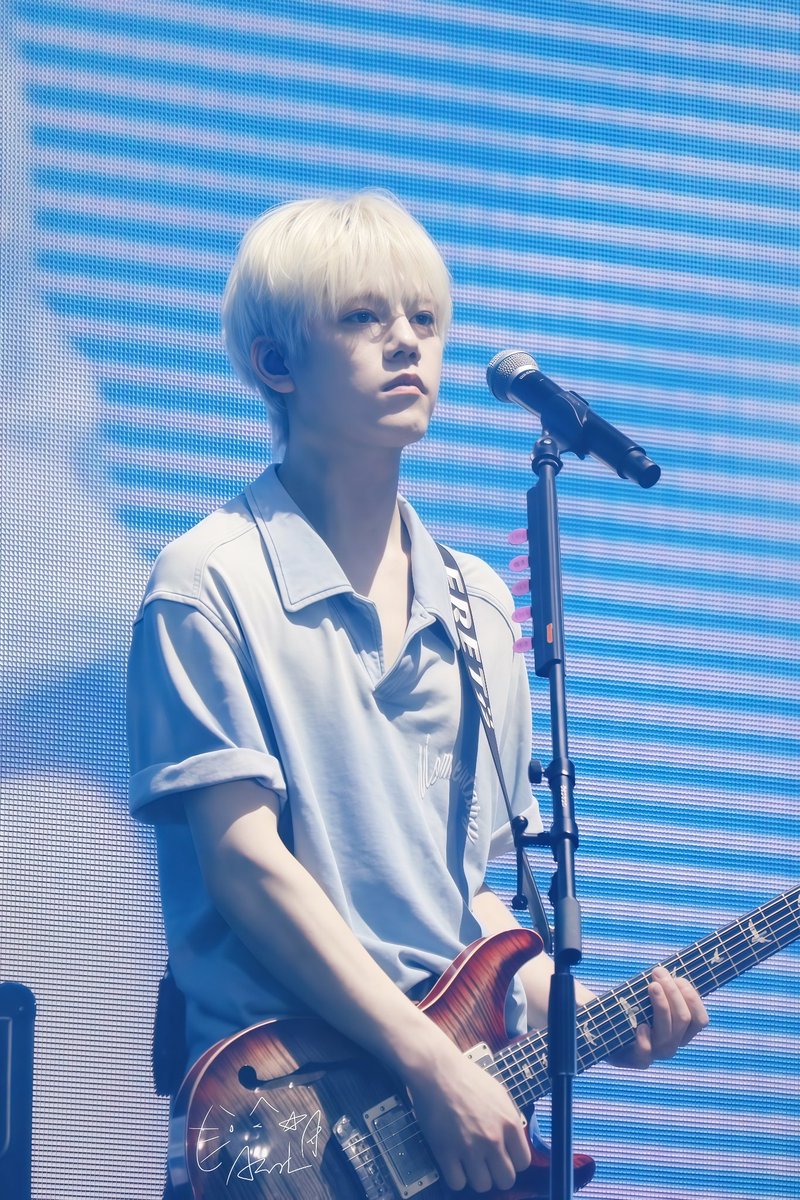 250726 awesome stage
🐱🎸
내 고양이는 기타를 칠 줄 안다？

#엔플라잉 #NFlying #차훈 #ChaHun