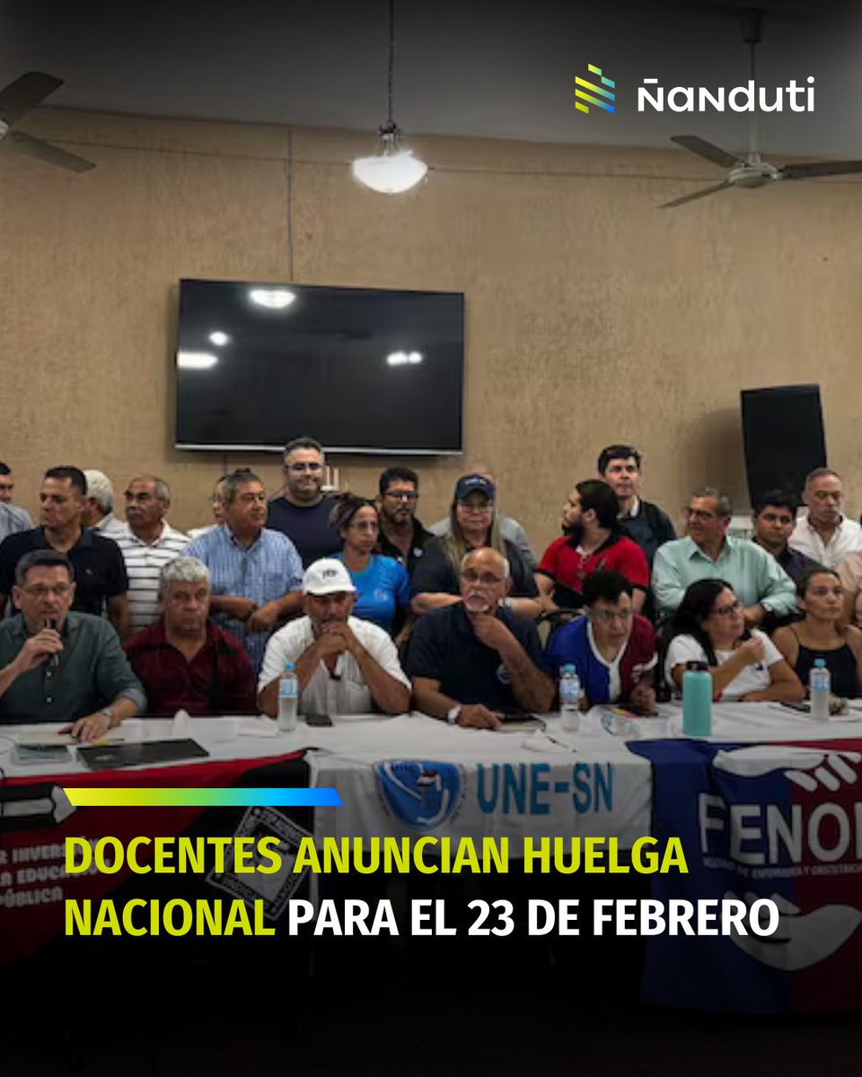 nanduti's tweet photo. #AHORA | Docentes anuncian huelga nacional para el 23 de febrero 🚨

▪️Representantes docentes anunciaron que el sector irá a huelga nacional el 23 de febrero, luego de que la Cámara de Diputados aprobara el proyecto de reforma de la Caja Fiscal.

▪️Gabriel Espínola, secretario general de la OTEP, calificó de “traidores” a los diputados que votaron a favor del proyecto.

▪️Por su parte, Silvio Piris, titular de la FEP, no descartó que los docentes mantengan la huelga durante varios días o semanas.

Vía: @jessimard #Ñanduti
