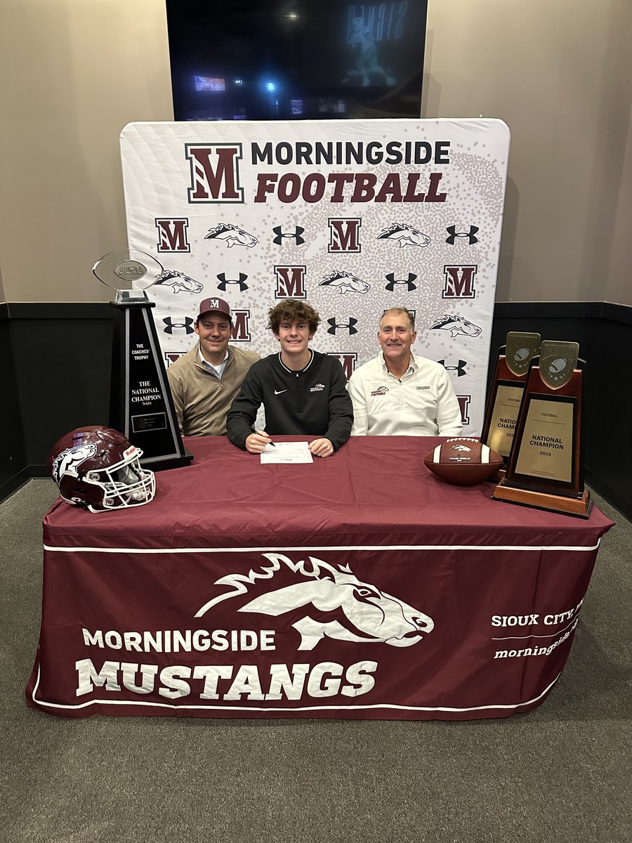 radi_nick's tweet photo. Blessed to be a Mustang and great to spend time with my new fam! 💪🖊️ @MsideFootball Thank you to all the Coaches! @MsideFball @_coachwomack @CoachCSilva @CoachLHarnly @CoachCJake @CoachRoby_ @CoachBoyd4new #ThoseWhoCommitWillBeChampions #RollStangs #RareBreed https://t.co/AAD5n0d2x8