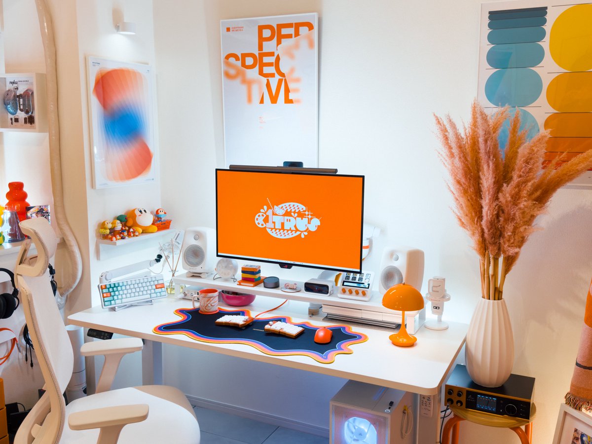 c1trus_0208's tweet photo. GM🍊
Cornixオレンジ似合いすぎデスク🧡

#desksetup https://t.co/PTAZ6Dbs4W