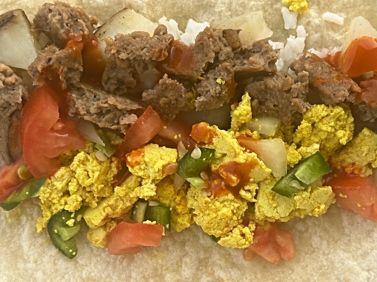Robotvirgin's tweet photo. Vegan Breakfast Burrito with Beyond Breakfast Sausage, Tofu Scramble, Rice & Potatoes!
.
.
.
.
.
.
.ย
.
#veganbreakfastburrito #veganburrito #beyondsausage #beyondburger #veganmeat #tofuscramble #tofu #govegan #vegan #veganfood #plantbased #veganism #veganbrunch #veganbreakfast https://t.co/wlR3BExiXh