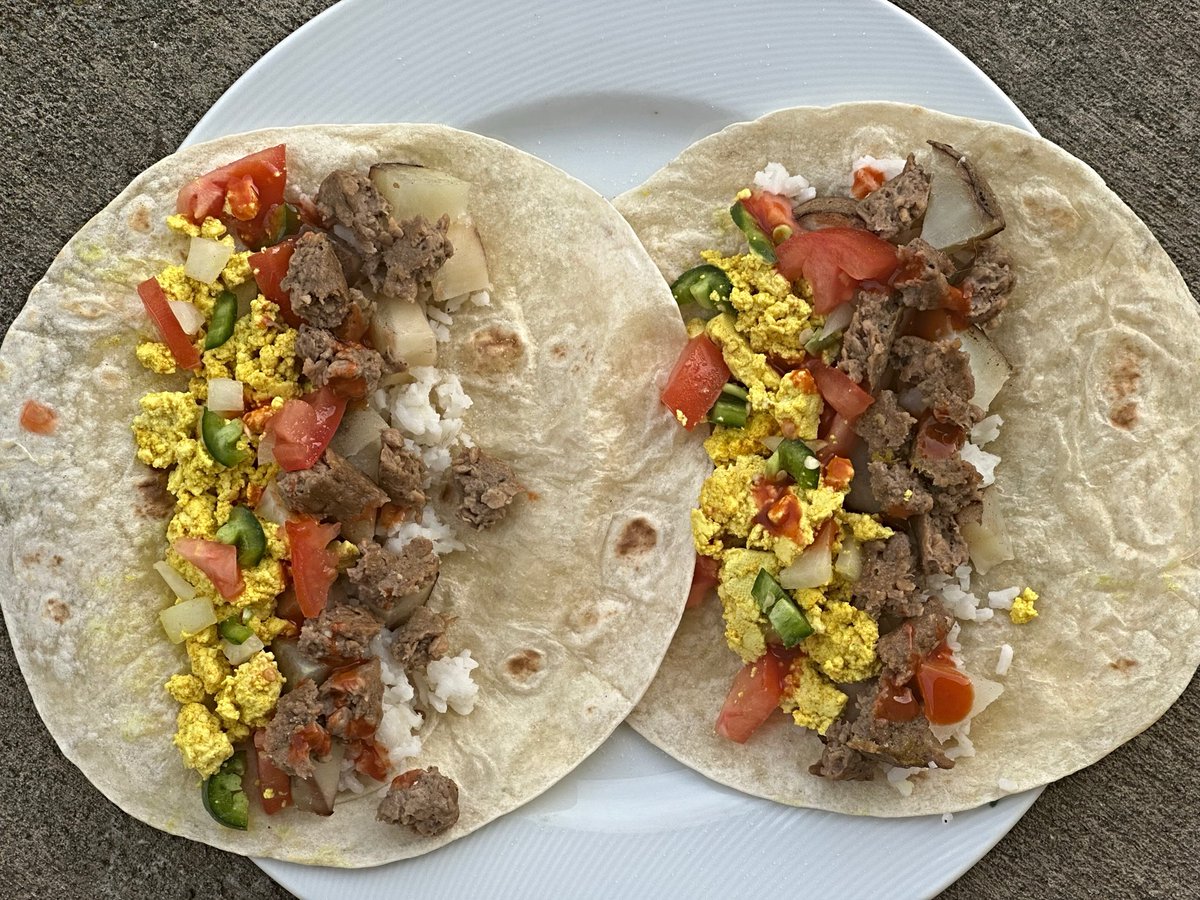 Robotvirgin's tweet photo. Vegan Breakfast Burrito with Beyond Breakfast Sausage, Tofu Scramble, Rice & Potatoes!
.
.
.
.
.
.
.ย
.
#veganbreakfastburrito #veganburrito #beyondsausage #beyondburger #veganmeat #tofuscramble #tofu #govegan #vegan #veganfood #plantbased #veganism #veganbrunch #veganbreakfast https://t.co/wlR3BExiXh