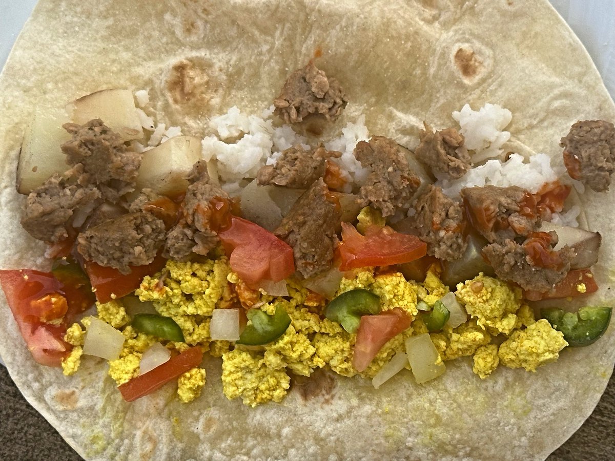 Robotvirgin's tweet photo. Vegan Breakfast Burrito with Beyond Breakfast Sausage, Tofu Scramble, Rice & Potatoes!
.
.
.
.
.
.
.ย
.
#veganbreakfastburrito #veganburrito #beyondsausage #beyondburger #veganmeat #tofuscramble #tofu #govegan #vegan #veganfood #plantbased #veganism #veganbrunch #veganbreakfast https://t.co/wlR3BExiXh