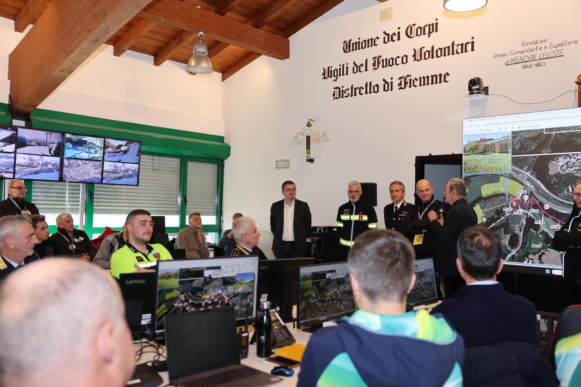 ProvinciaTrento's tweet photo. #Olimpiadi, oltre 1.600 operatori della @dpcpat1 impegnati per la sicurezza.
Domani l’apertura della Sala operativa presso la caserma dei Vigili del fuoco volontari di #Cavalese.
La notizia 👉🏼 https://t.co/w4xiKvvtdO #protezionecivile @milanocortina26 #Trentino #valdifiemme https://t.co/TDWuOEGn8g