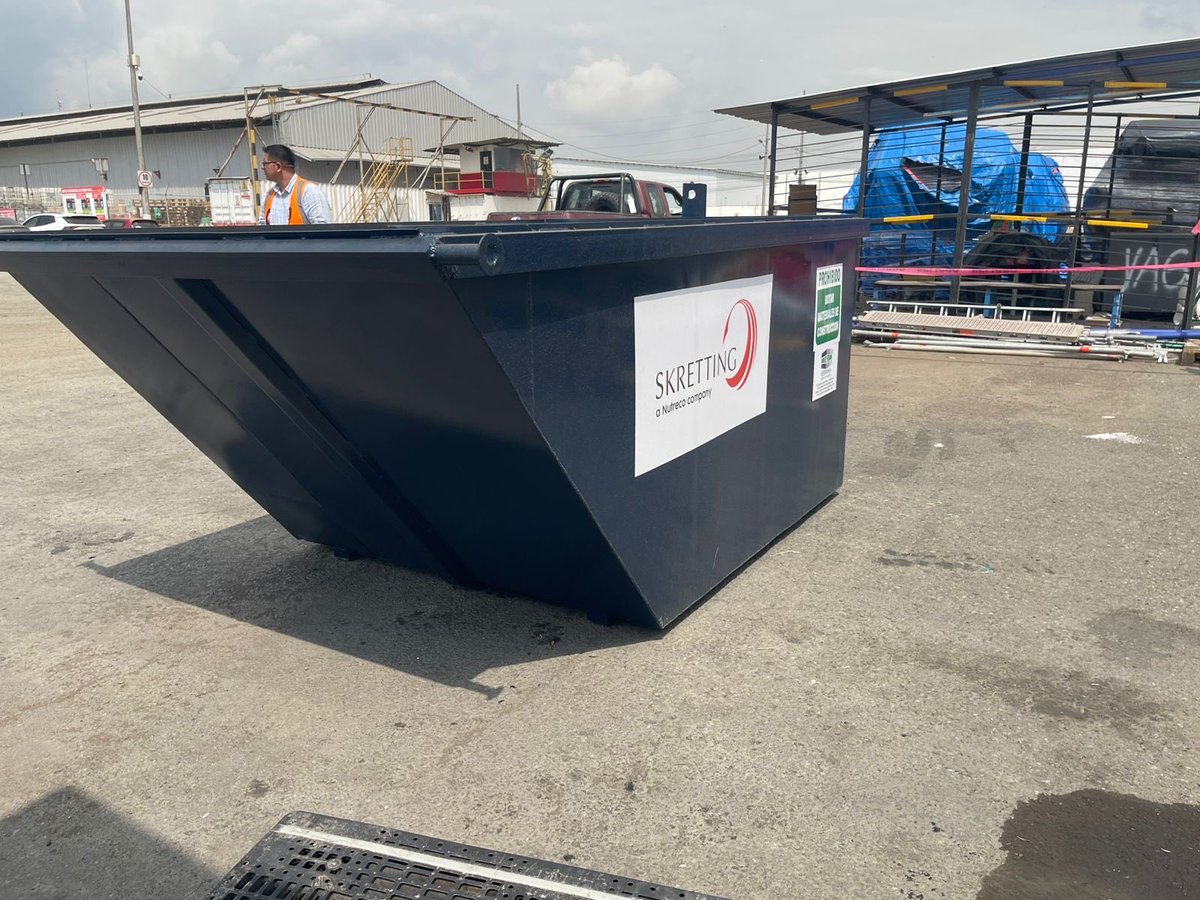CIA_HEROSA's tweet photo. Entrega contenedor de basura 4.5m3 a cliente #Skreetting.

https://t.co/o5G6VHjiS8 https://t.co/3ALj4QQ5im