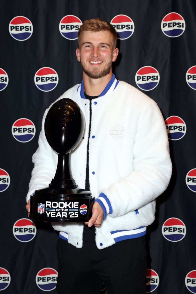 jlightsy7's tweet photo. #Saints  QB &amp; Louisville alum Tyler Shough has been named the 2025 Pepsi Zero Sugar NFL Rookie of the Year.

This was voted by #NFL fans. Congrats Tyler! https://t.co/3WU5phEt42