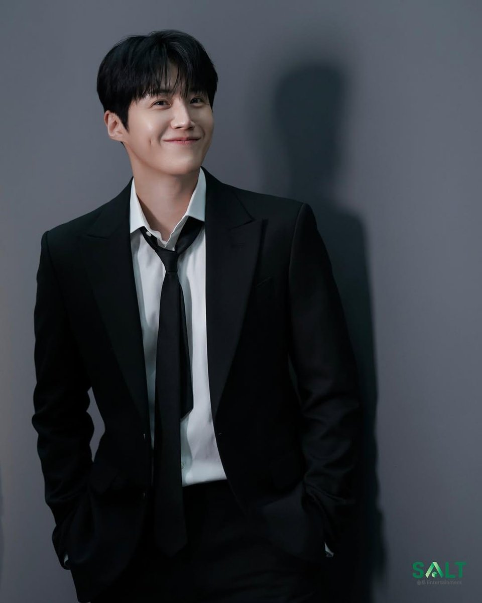 NoyeeWuu's tweet photo. Director Choe
#TheTyrant https://t.co/oAauzyZBnz