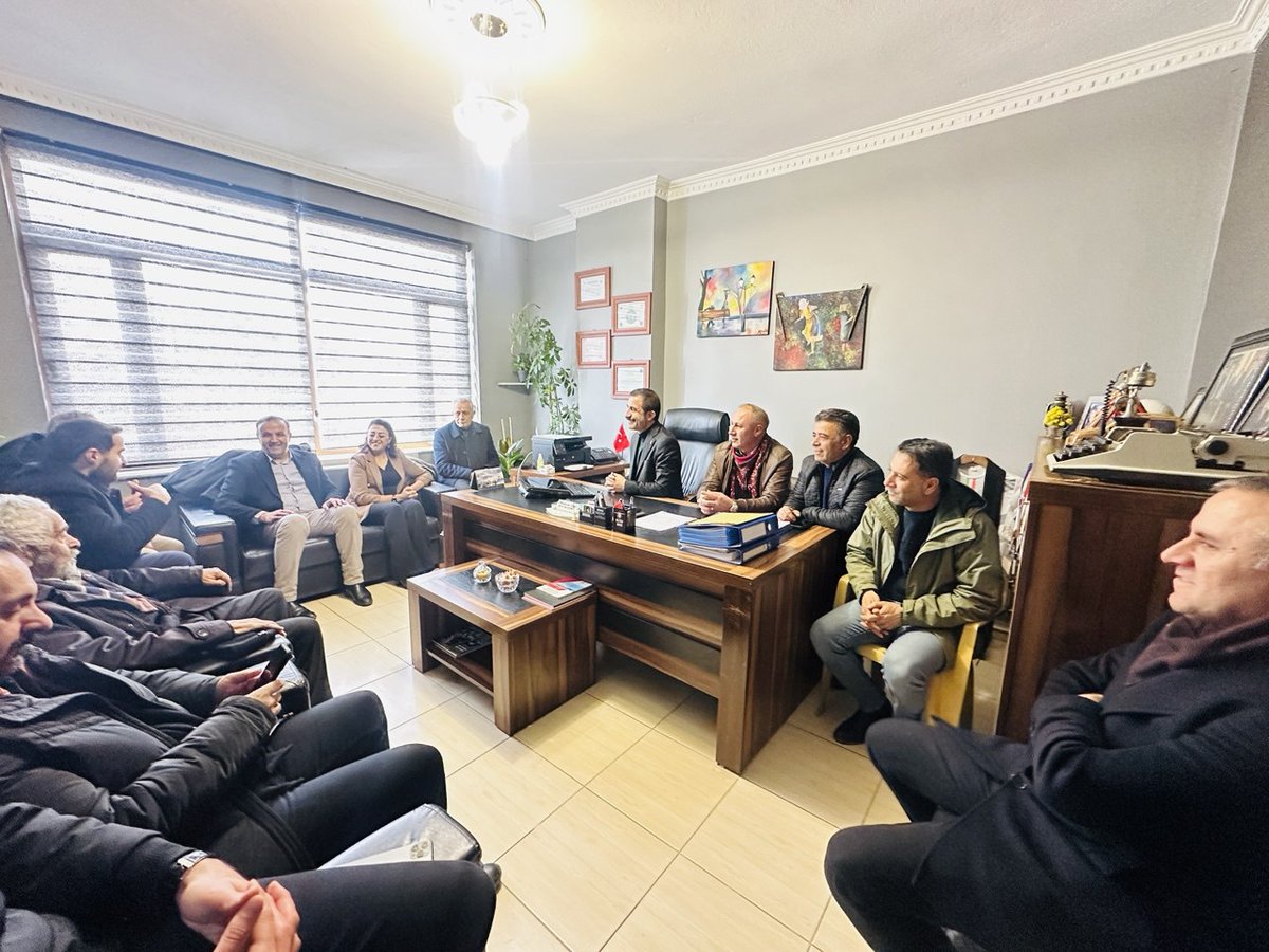 #Hakkari İl Eş Başkanımız ve Şemdinli ilçe örgütümüzle birlikte #Şemdinli #Esnaf ve Sanatkârlar #Şoförler ve #Otomobilciler Odası’nı ziyaret ederek son seçimlerde güven tazeleyen başkan ve yönetim kurulunu tebrik ettik.

Gerçekleştirdiğimiz görüşmede esnafımızın güncel sorunları,