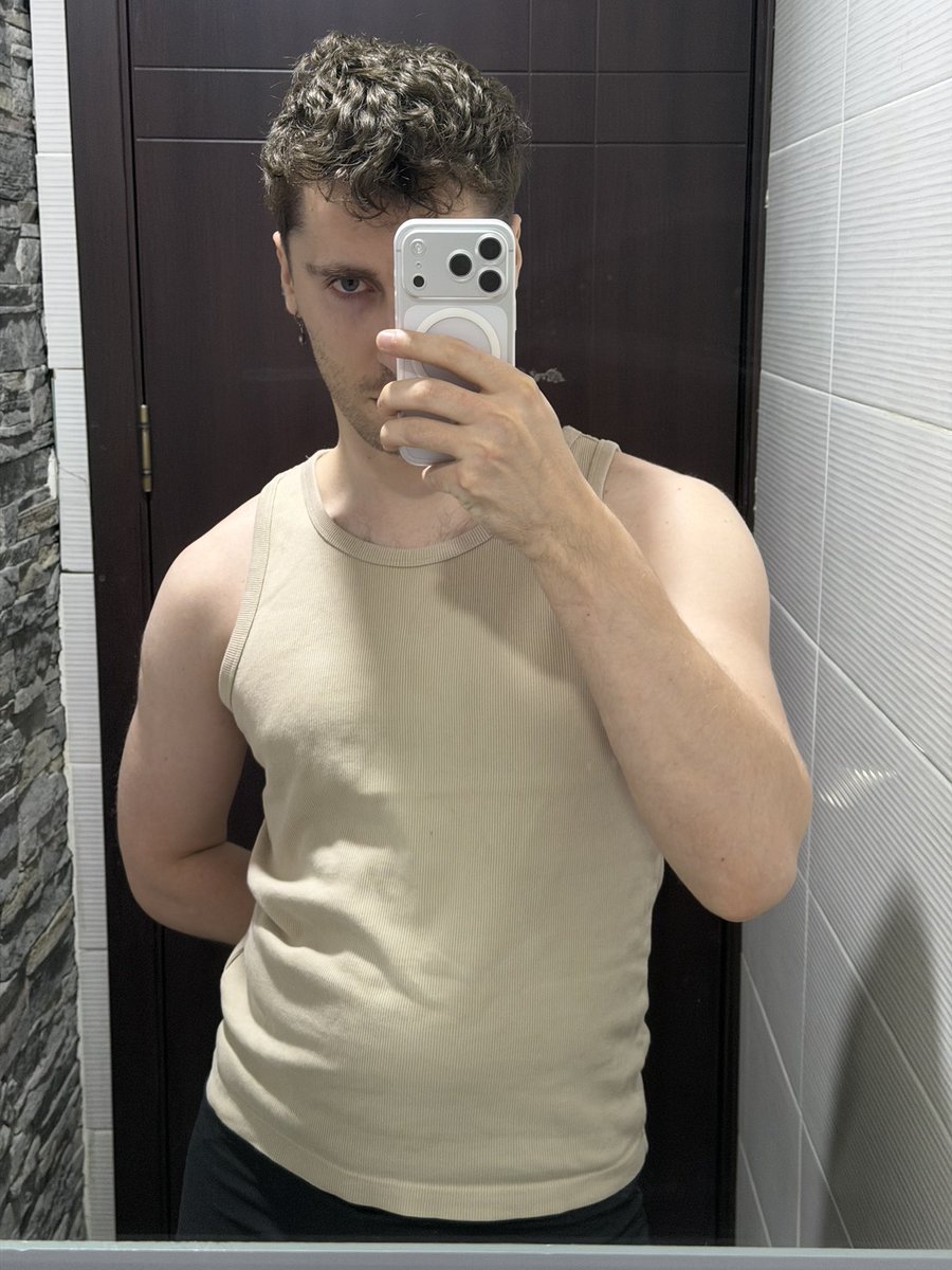 nickvelsky's tweet photo. Gym guy https://t.co/EDmoBcDMmu