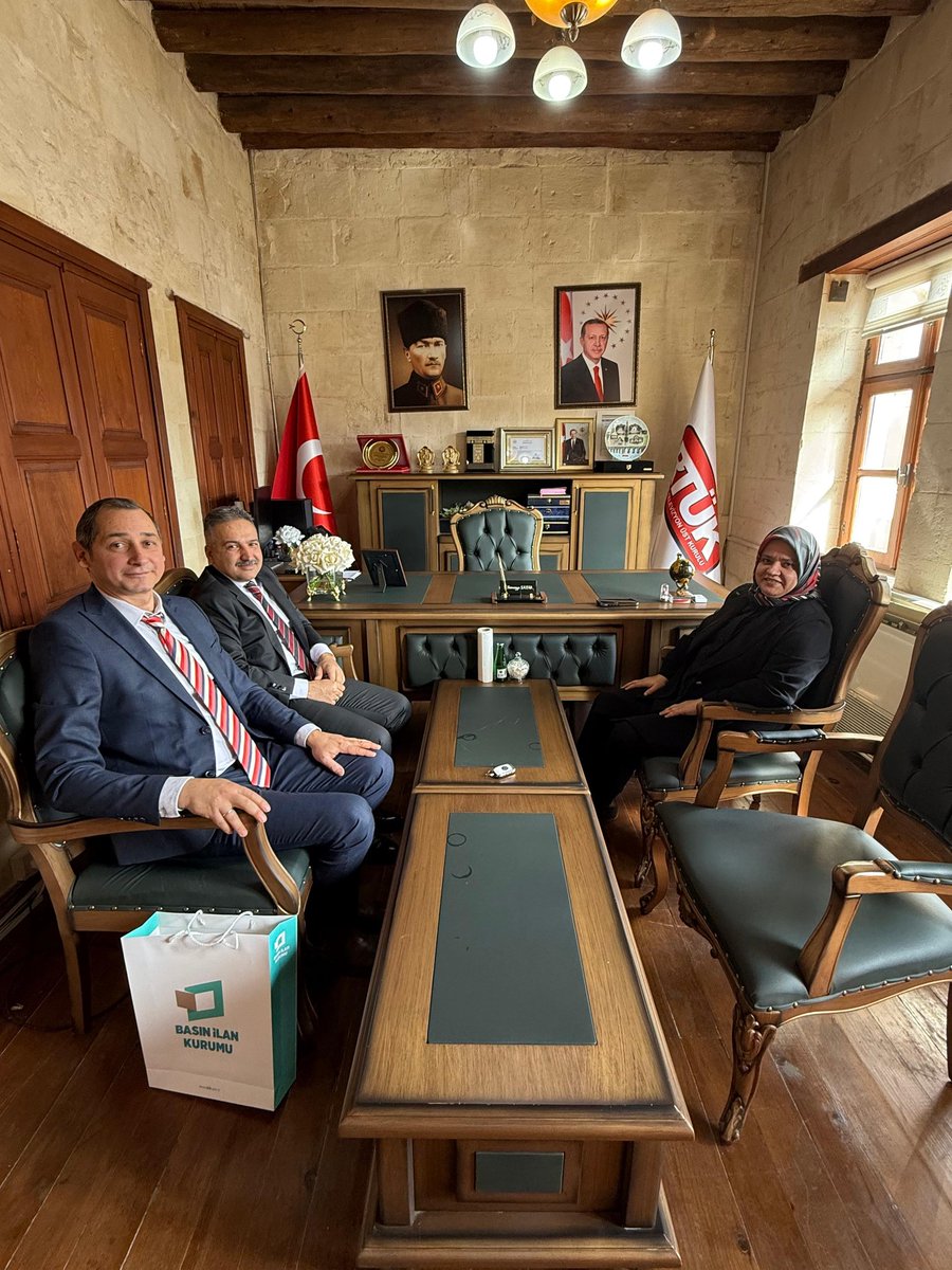 RTÜK Bölge Müdürümüz Sn. Sümeyye Selvican Şafak 'ı makamında ziyaret ederek sohbet etme fırsatımız oldu. Misafirperverlikleri için kendilerine teşekkür ederim.