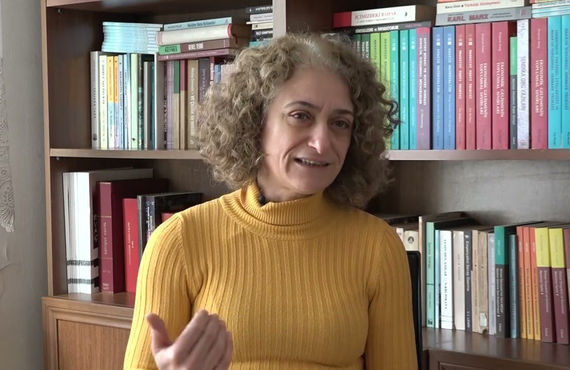 DFGDernegi's tweet photo. 📌İstanbul merkezli operasyonda gözaltına alınan Etkin Haber Ajansı (ETHA) editörleri Nadiye Gürbüz, Pınar Gayıp ve muhabir Elif Bayburt, adliyedeki ifade işlemlerinin ardından tutuklandı

#GazetecilikSuçDeğildir https://t.co/bg34OPoNg3
