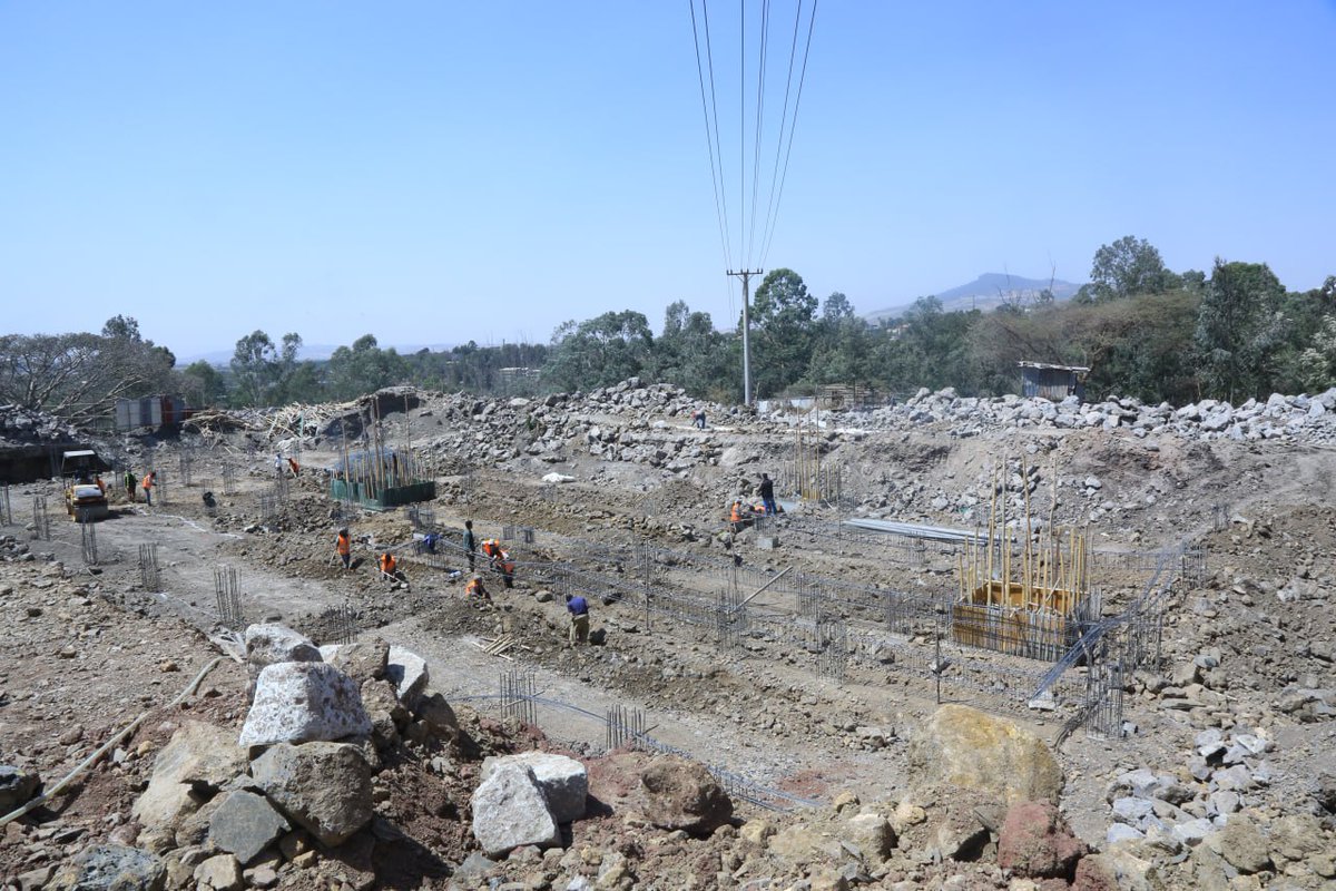 <a href="/AddisCity/">Addis Ababa Design And Construction Works Bureau</a>   እያስገነባቸው ከሚገኙ የጤና መሰረተ-ልማት ፕሮጀክቶች ውስጥ አንዱ የሆነውን የገላን ሆስፒታል አሁናዊ የግንባታ አፈፃፀም የቢሮው ኃላፊ ኢ/ር አያልነሽ ሐብተማርያም በአካል ተገኝተው ገምግመዋል፡፡