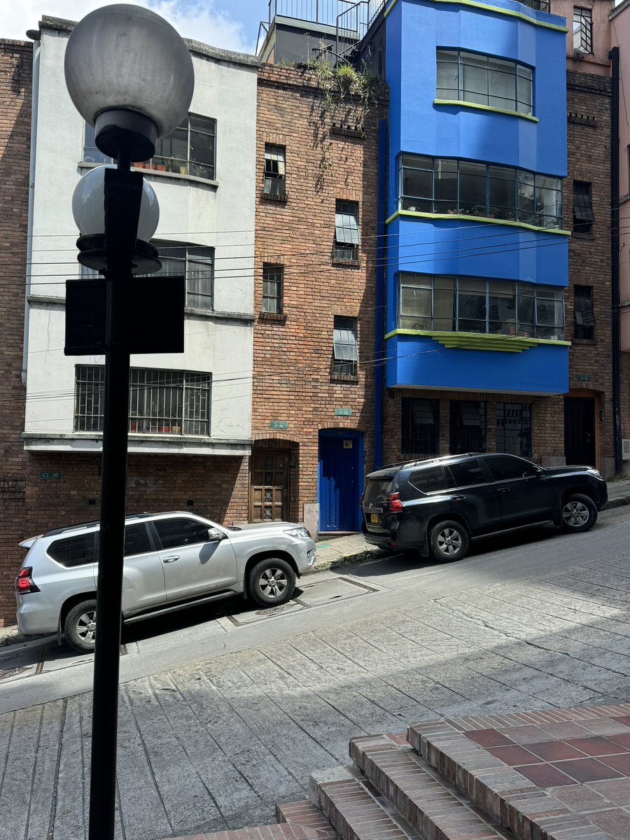 Día sin carro para el ciudadano.

Día sin trancón para los políticos

Una absoluta estupidez