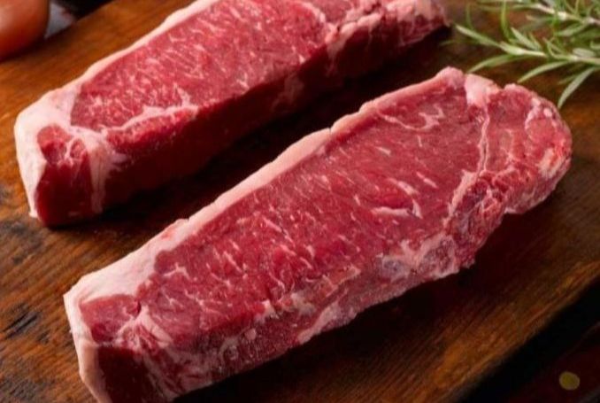 meatmerchant's tweet photo. The Butcher Block | Feb 5 - 11/26 - https://t.co/J6mi5SrajS New York Strip Loin Steaks $22/lb. Whole Chicken $4.99/lb, save 20% off the reg. price. Butcher's Bacon $9.22/lb, Pork Chops/ Roasts (Boneless) $4.99/lb. Plus, more specials this week https://t.co/peLqkqX6b0. https://t.co/tNM8rky8iA