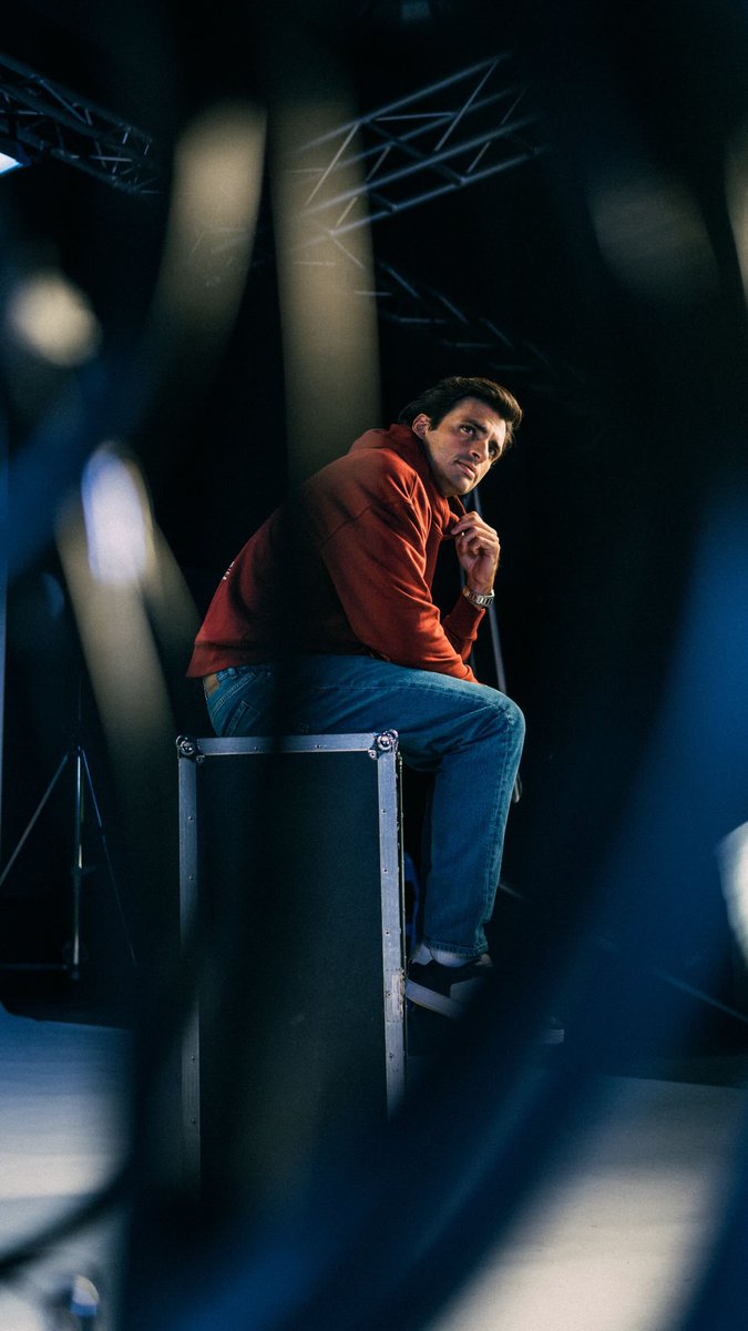 c4rlossa1nz55's tweet photo. AND THEN CARLOS SAYS “HES NOT BORN TO BE A MODEL” WHEN THIS IS HOW HE SLAYS???? https://t.co/2nHhMPGkM5