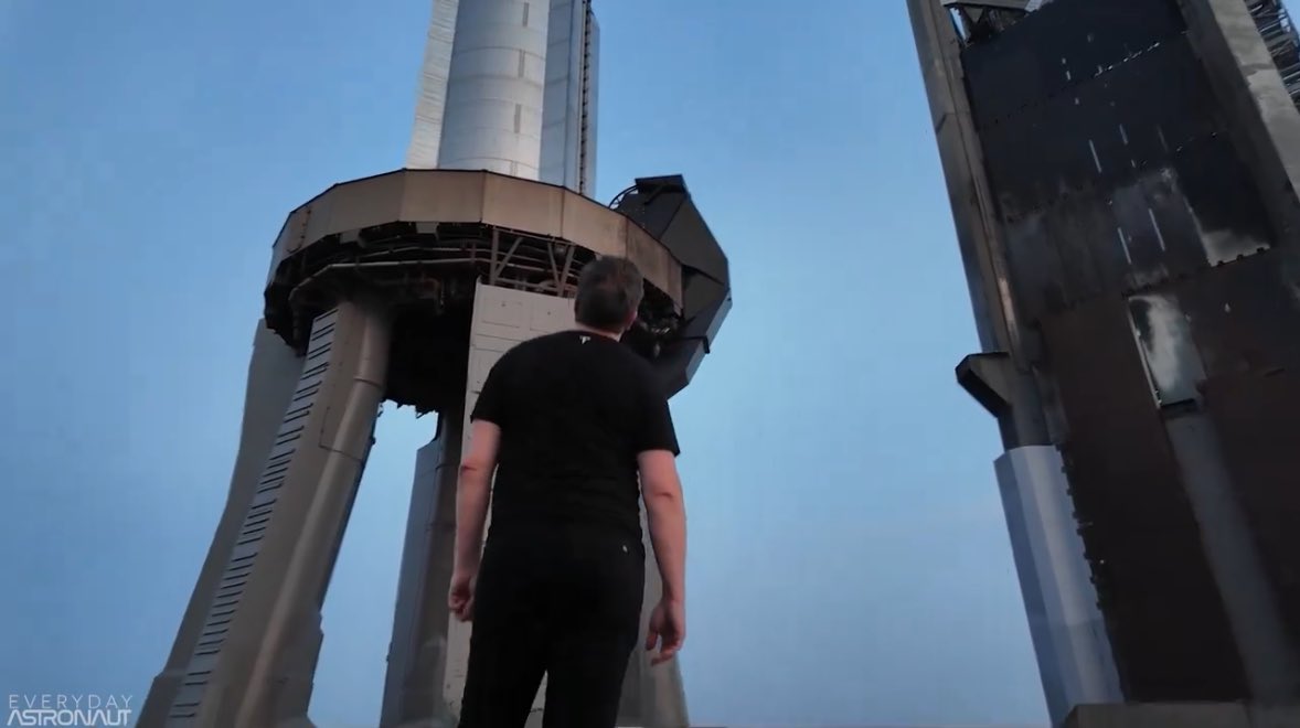 rocket_manph's tweet photo. It's dawn tall rocket https://t.co/JHAHEjPgxg