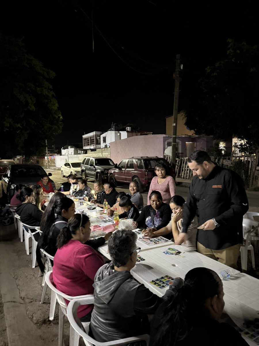 ManuelScott07's tweet photo. Seguimos caminando Cajeme, jugando lotería, escuchando a los ciudadanos y atendiendo las necesidades. 
#vamonosRecio. https://t.co/YfiiNm48Cc