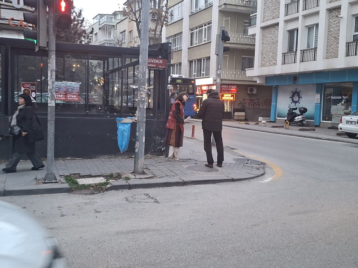 “Yurttaşız Haklarımızı Alacağız” imza ve bildiri çalışmamızı Güvenlik Caddesi’nde gerçekleştirdik.

İmza vermek ve bu mücadeleyi birlikte yürütmek isteyen herkesi Ayrancı Dayanışma Evimize bekliyoruz.